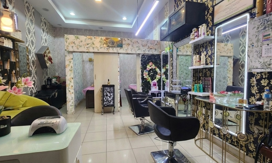 Eyebrow & Upperlip Threading & Tinting, Eyelash Extensions, & More