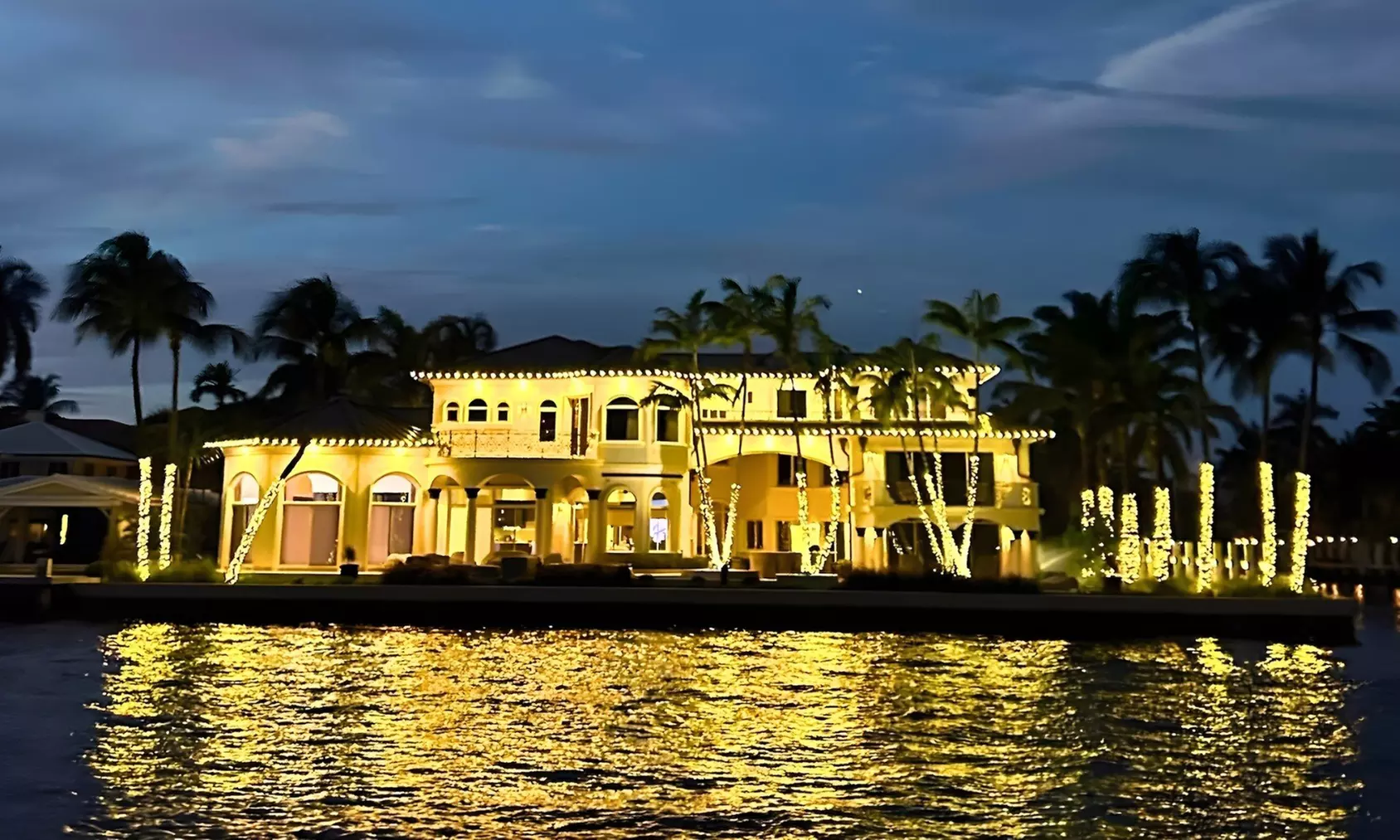 Christmas Holiday Mansion Lights Cruise for up to 6 people