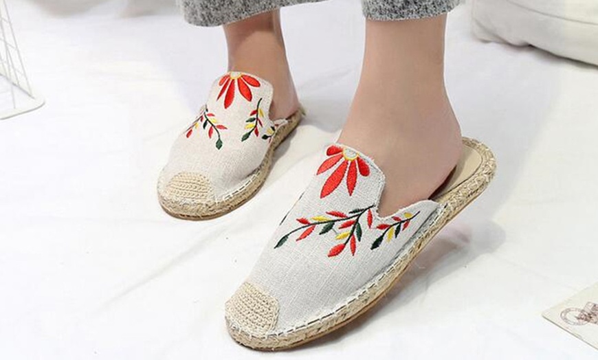 Image 1: Women's Weave Embroidery Sandals