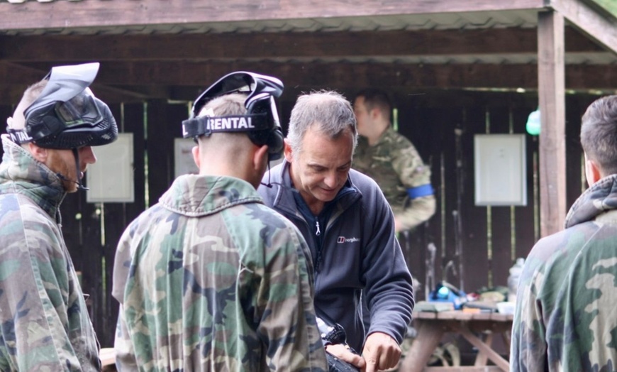 Image 2: Paintballing for 5 or 10 Players Including 100 Paintballs Each 