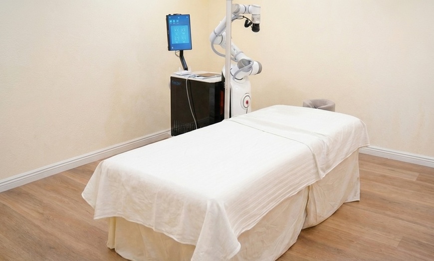 Image 11: 70-Minute AI and Therapist Hybrid Massage with Red Light Recovery
