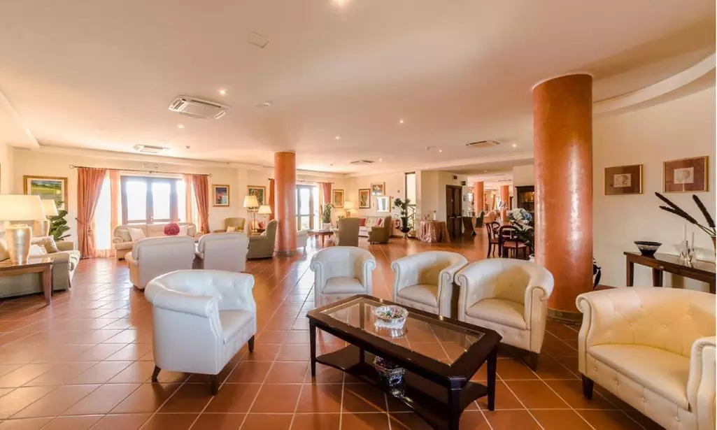 Vibo Valentia 4*: camera doppia con colazione, mezza pensione e Spa