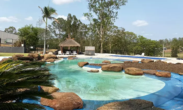 Kooralbyn:Queen Room, King Family Room up to 4 with Breakfast & more