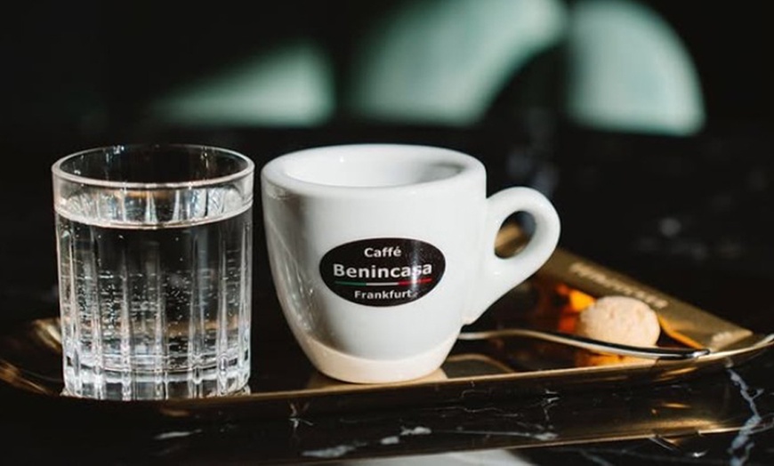 Image 4: Italienisches Frühstück mit Croissant & Heißgetränk für 1 - 4 Personen