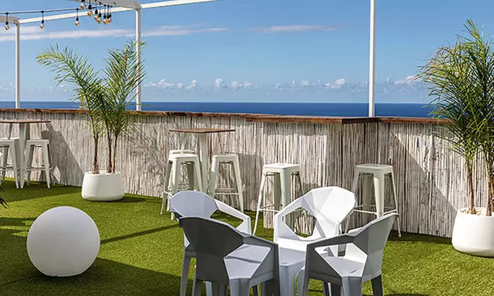 Acceso con comida y bebida a rooftop con opción a mojito para 2