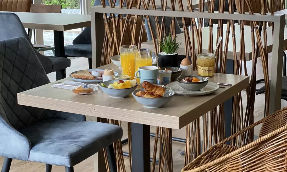 Angers Sud : chambre standard ou supérieure, option pdj et planche