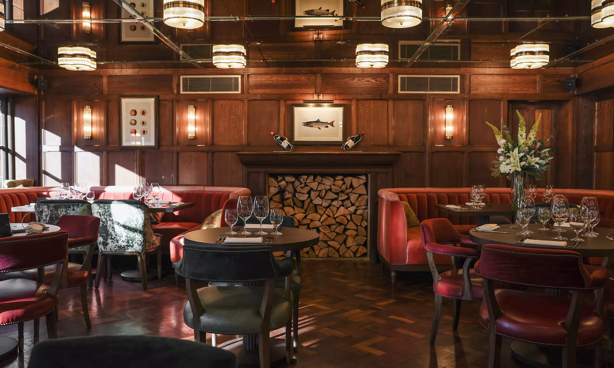 Stadhampton: Romantic Stay for 2 with Dinner & Champagne