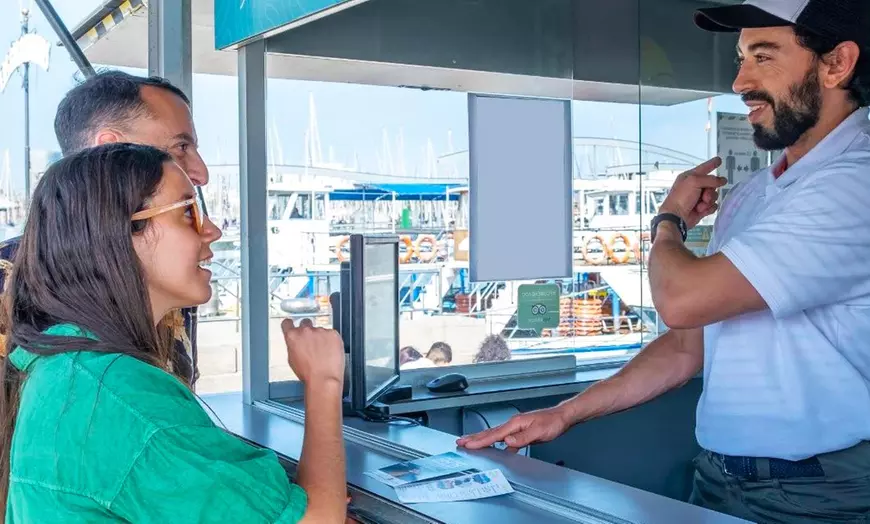 Image 11: Paseo en barco de madera con tapas y bebidas para 1 o 2 personas