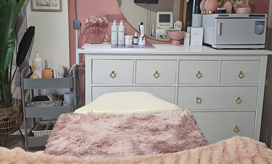 Image 3: Ultimate Medik8 Brightening Facial, Peel, and LED Light Therapy