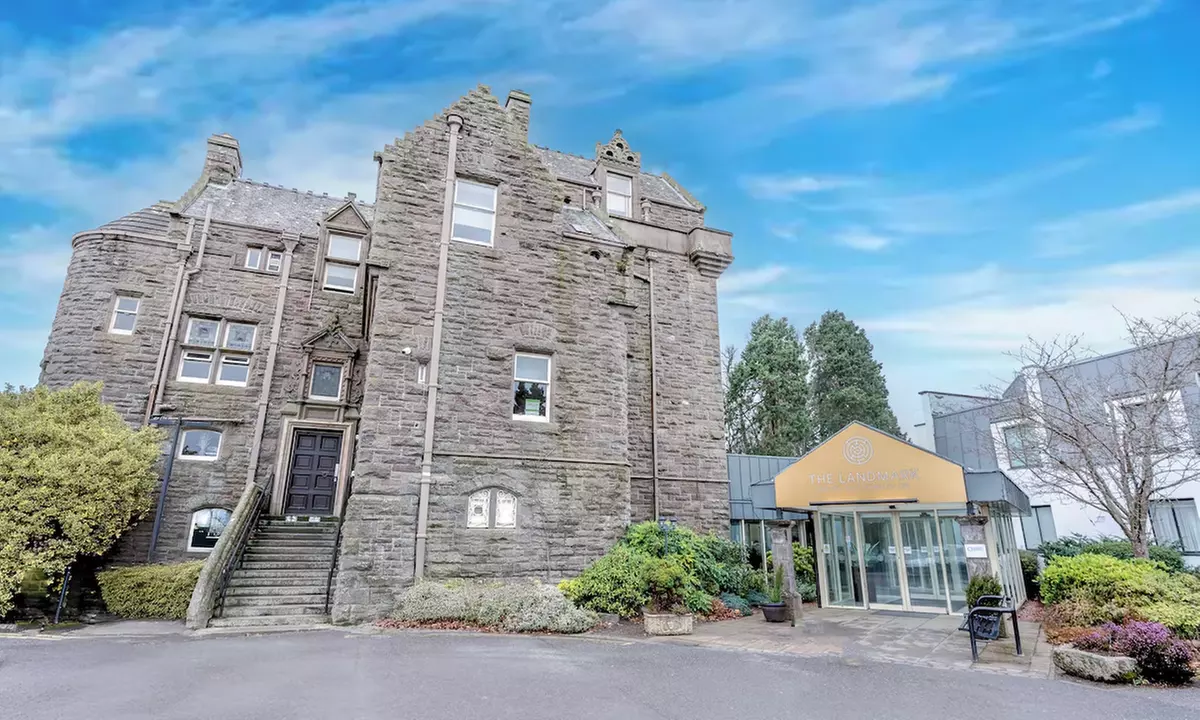 Dundee: Elegant 4* Stay with Breakfast & Dinner