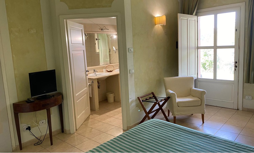 Image 8: Saturnia: fino a 3 notti, colazione + bottiglia di vino