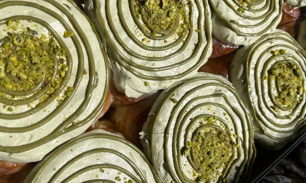 1, 2 oder 4 handgemachte & kreative Zimtschnecken nach Wahl