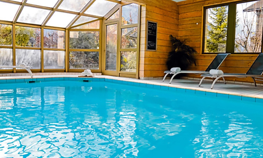 Image 1: Savoie : chambre double avec accès spa et option petit-déjeune, diner