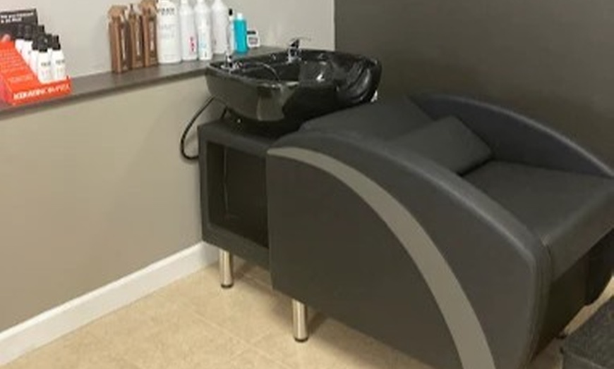 Image 4: Full Body and Brazilian Wax Services for a Smooth Experience
