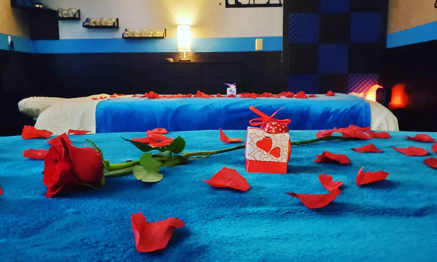 Unwind with One 60-or 90-Minute Full Body Couples Massage