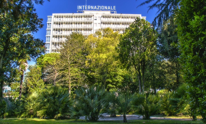 Image 26: Abano Terme 4*: Smart Room con mezza pensione e piscine termali