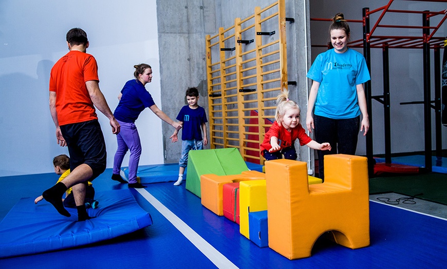 Image 7: Wejście na trampoliny, parkour i więcej
