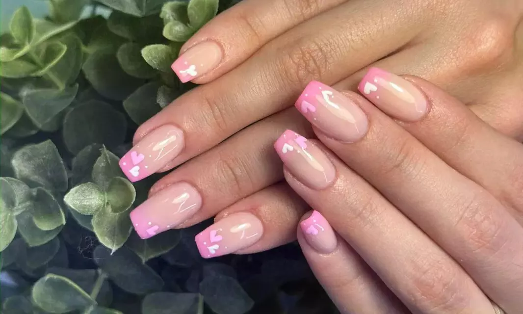 Manicura y/o pedicura con semipermanente y opción a acrílico