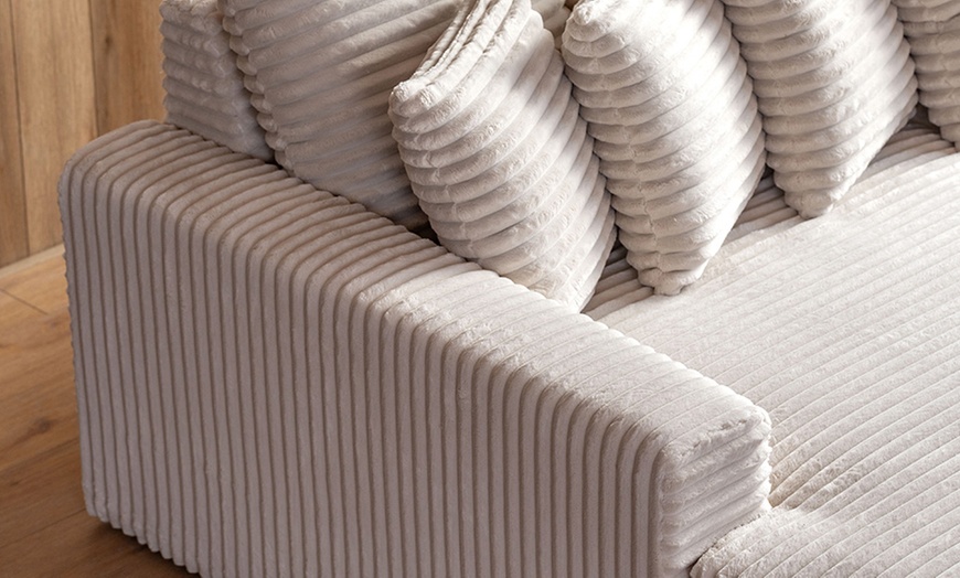 Image 5: Canapé d'angle "Kendari" de Kocoon en velours côtelé