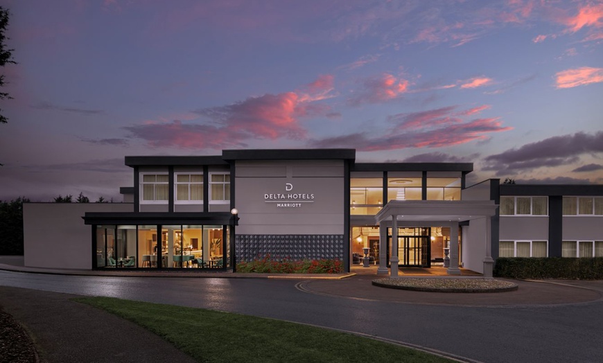 Image 4: Essex: 4* Stay for 2 or 4 with Breakfast and optional Zoo tickets 