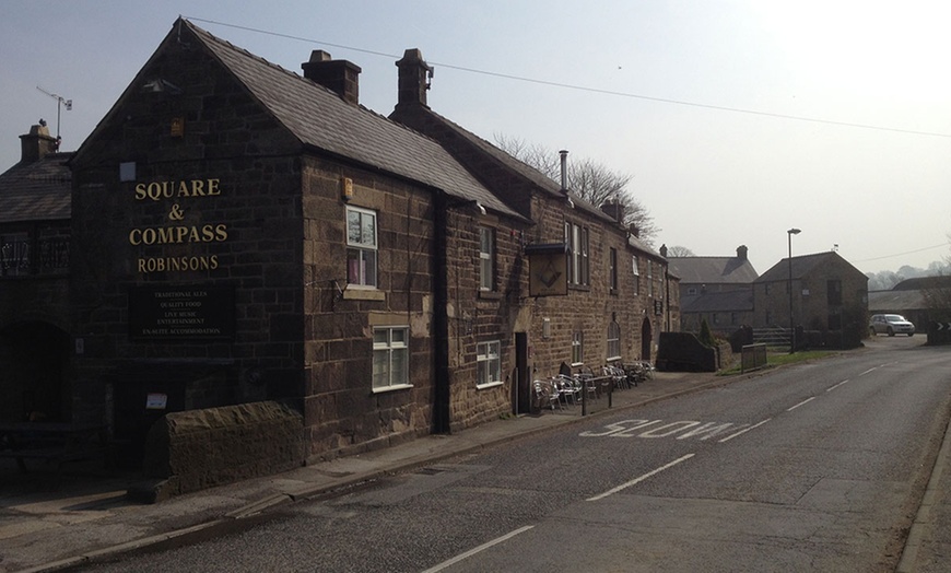 Image 5: Derbyshire Stay With Breakfast