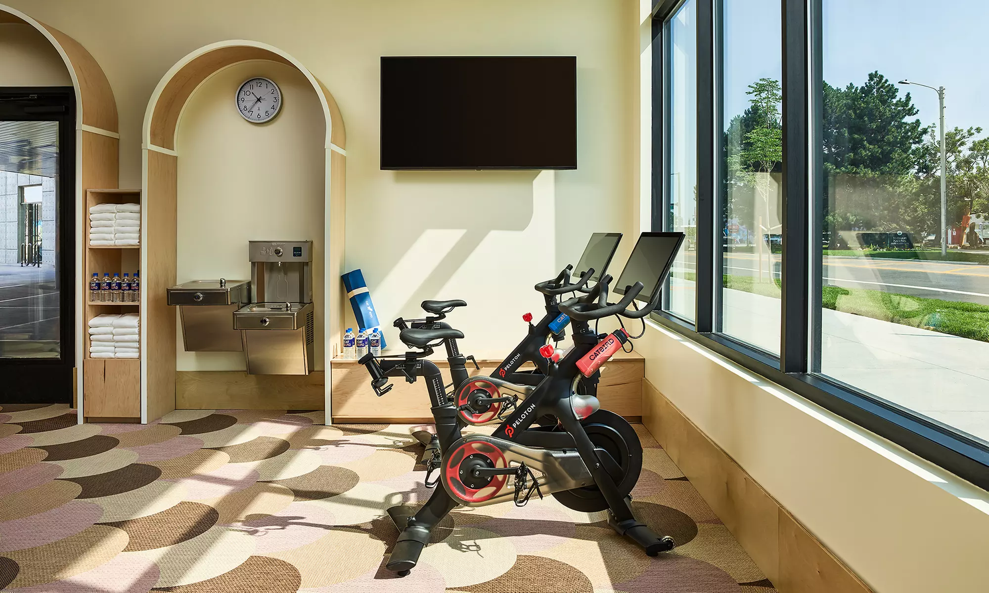 The 4-Star Catbird Hotel: Family-Friendly & Affordable - Book Now!