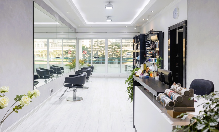 Image 3: Glow-Up Facial Packages: Carbon, Glass Skin, Basic & Hydrafacial