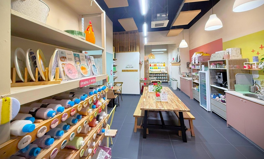 Image 8: Taller de pintura en cerámica con bebida para 1, 2 o 4 personas