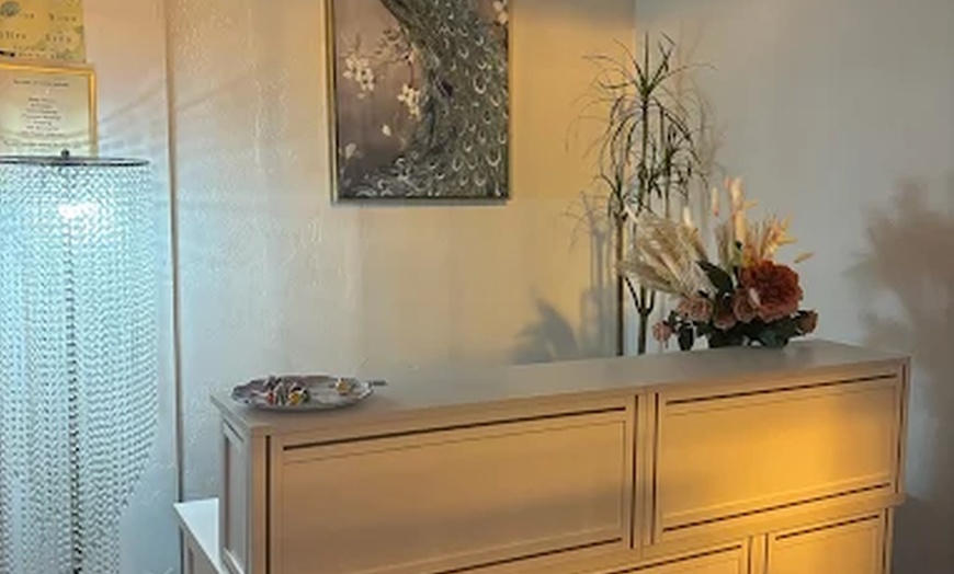 Image 2: Swedish/Deep Tissue Massage for 1-2 or 90 Min VIP Massage +Mini-Facial