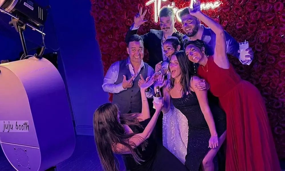 Photo Booth Rentals with 2, 3, or 4 Hour Event Packages