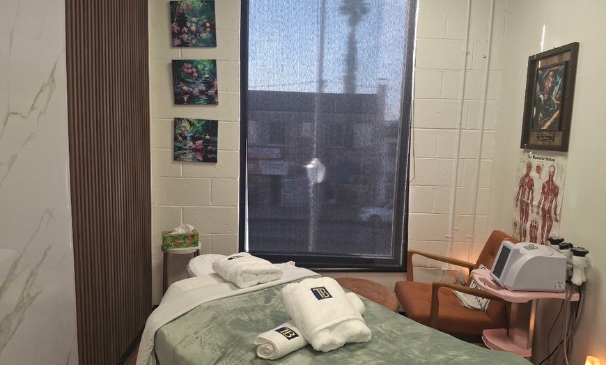 Image 5: 60 or 90 Min Couples, Swedish, Pregnancy, Deep Tissue Massage & More