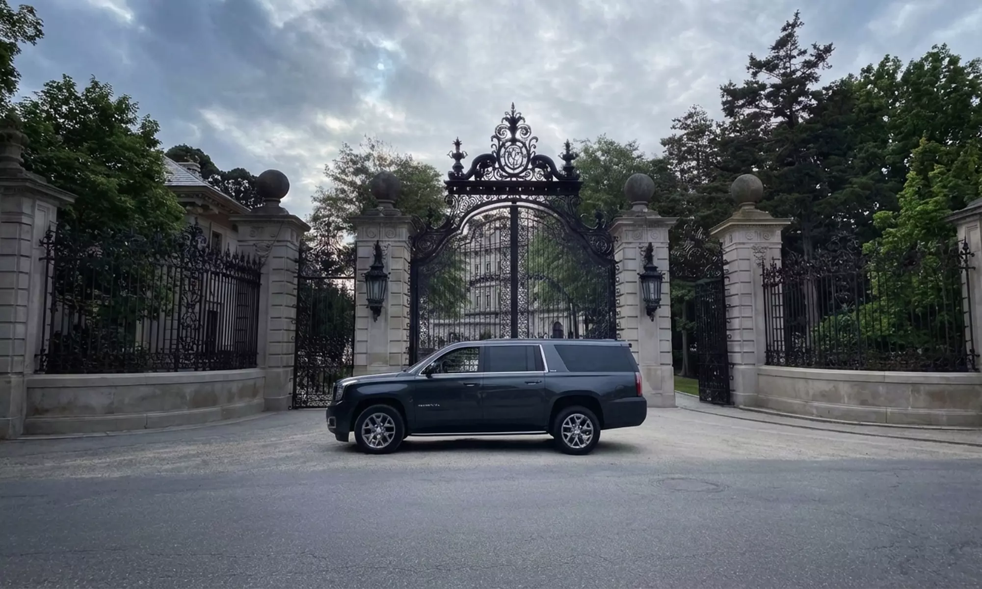 Black Car SUV and Limo Airport Transfer Services for Groups