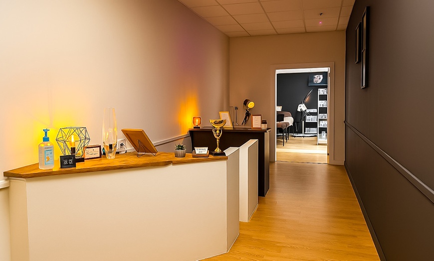 Image 4: Massage relaxant du corps et/ou soin du visage hydratant