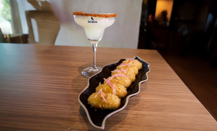 Image 3: Menús para 2 o 4 personas con entrante, principales, postres y bebidas