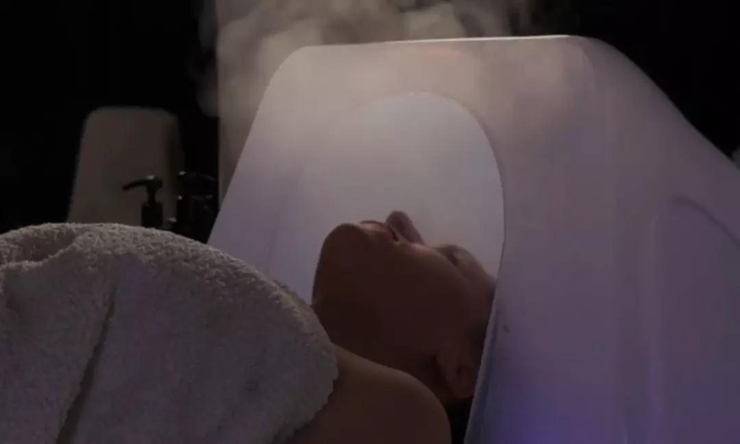 Głęboki relaks z rytuałami Head Spa: peeling, maska, masaż i więcej