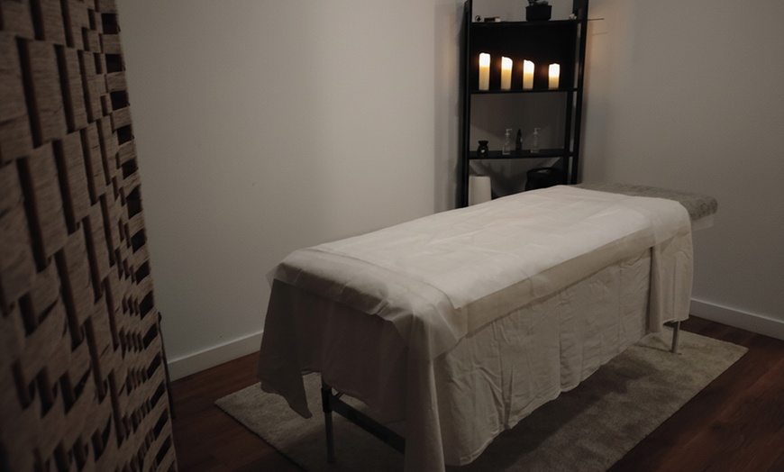 Image 4: Masaje descontracturante o relajante de 30, 45 o 60 minutos para 1