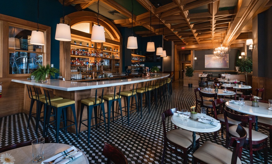 Image 3: Dossier Hotel