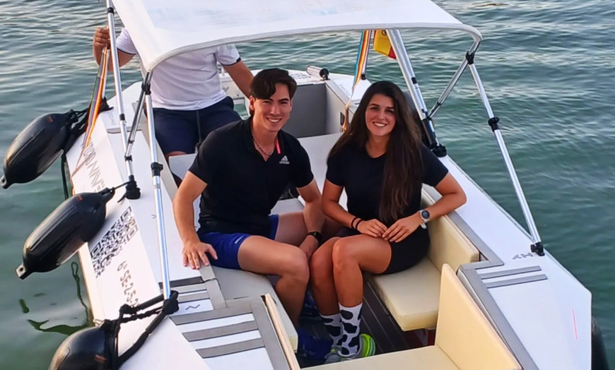 Image 7: Paseo histórico en hydronave por el Guadalquivir