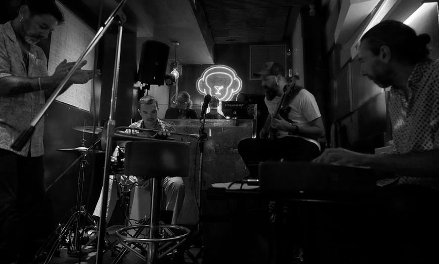 Image 18: Jam Latina en Monete Club: entrada con 2 copas para jueves a las 23 h