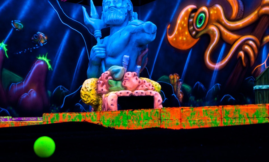 Image 3: Blacklight midgetgolf