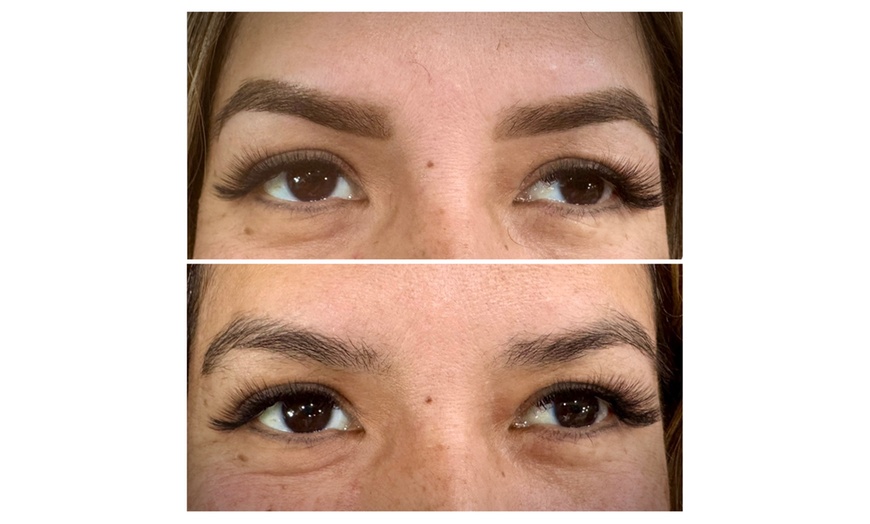Image 2: Revamp Your Look with One Powder Brow Session (Ombre Tattoo Eyebrows)