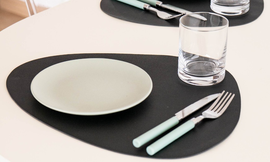 Image 13: Set van 4 elegante faux leren placemats