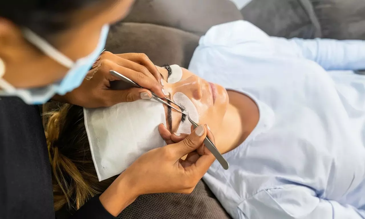 Brow Tint, Design Shaping & Tint or Natural Classic Full Set