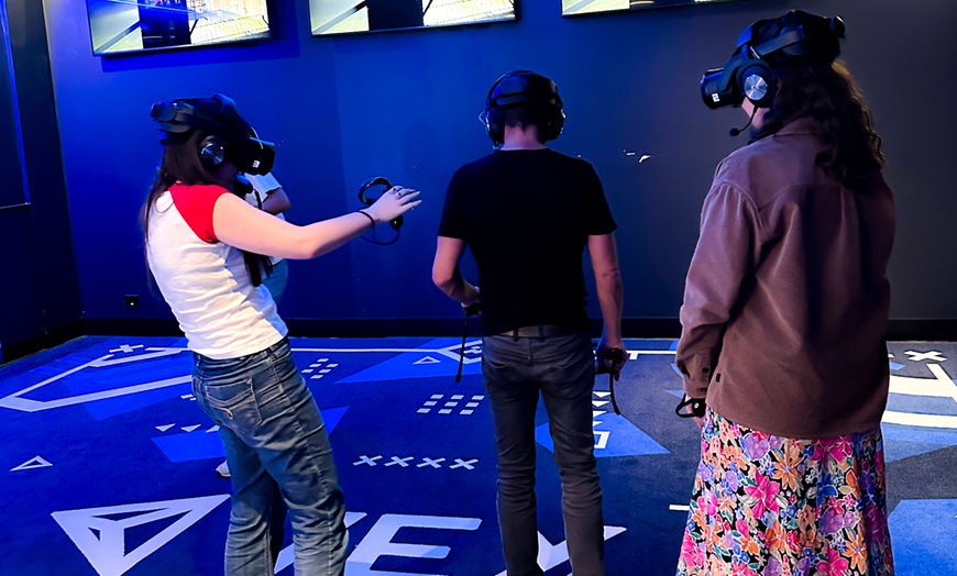 Image 11: 2, 4, 6 , or 8 Virtual Reality Games (Choice of 10, 15 or 25 Minutes)