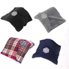 Image 1: Almohada de viaje con diseño de bufanda ajustable y forro polar