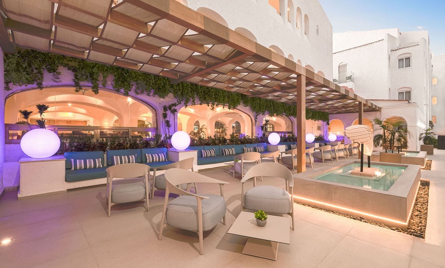 Image 25: 5-Star All-Inclusive Beachfront Stay 