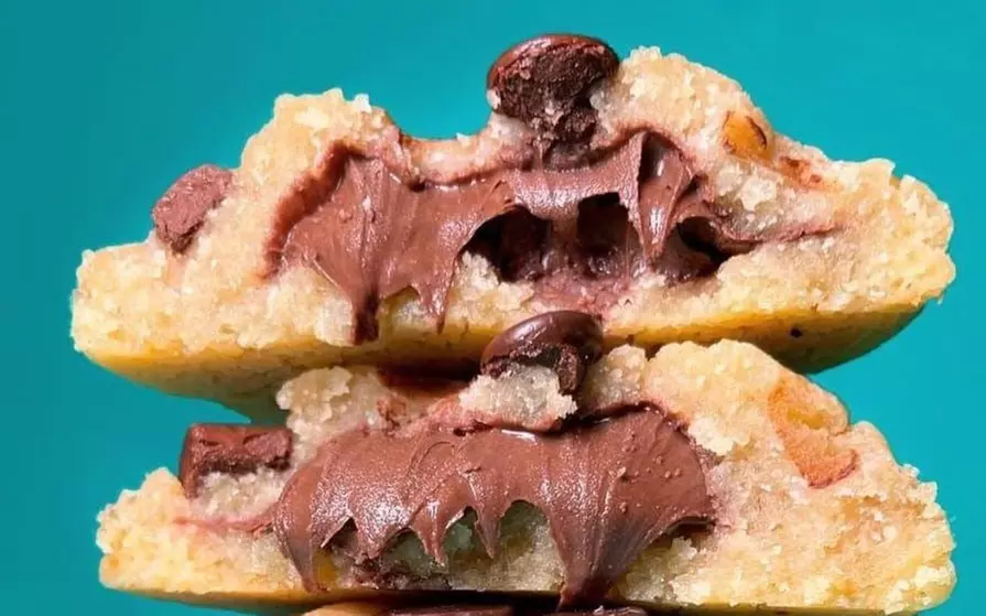 Caja de galletas de estilo americano con cookies clásicas o rellenas