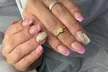 Uñas acrílicas con permanente y decoración o manicura y pedicura para 1 persona, ahorra un 50% - Image 3