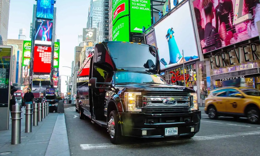 Image 2: Award-Winning NYC Sightseeing Bus Tour