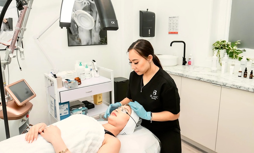 Image 2: Get Smooth Skin: Essential, Complete or Ultimate VIP Full Body Package